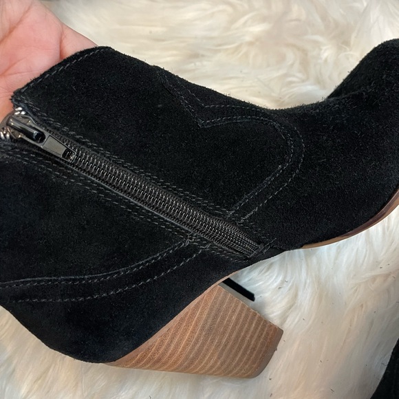 AUTHENTIC STEVE MADDEN SUEDE FRINGE BLACK BOOTIES SZ 7.5 - Picture 9 of 12